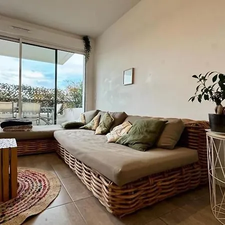 Zen, Emplacement Ideal A Apartment